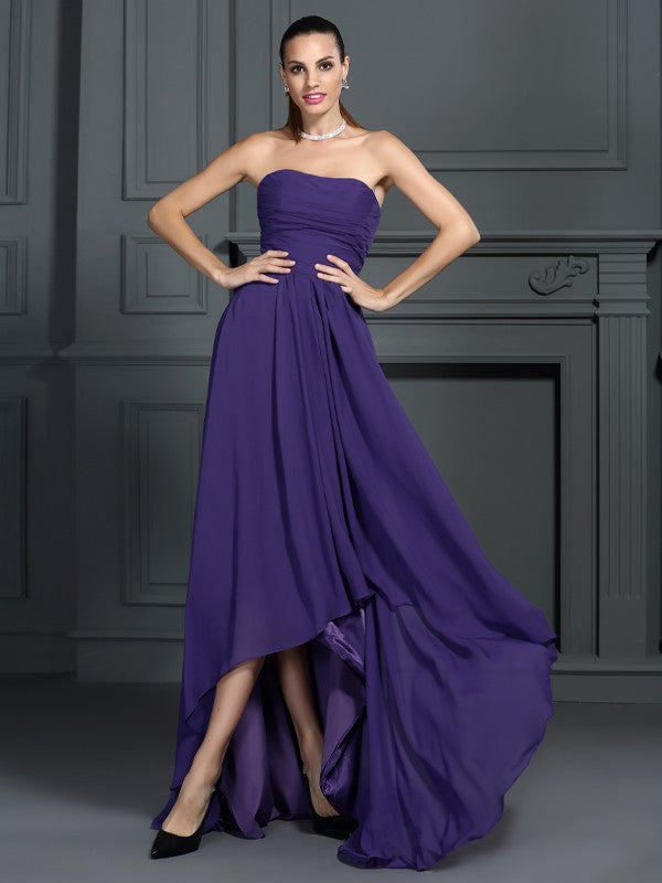A-Linie/Princess-Linie Trägerlos Falten Ärmellos High Low Chiffon Cocktailkleider